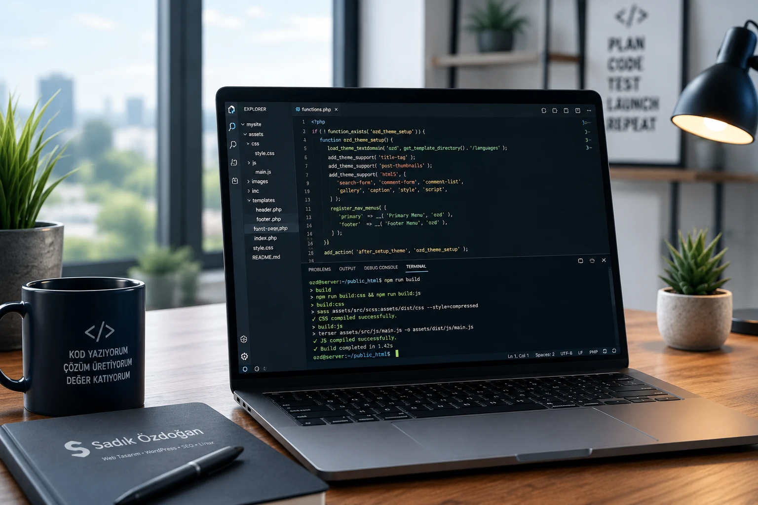 Kod editörü ve terminal ekranı açık modern geliştirici çalışma alanı
